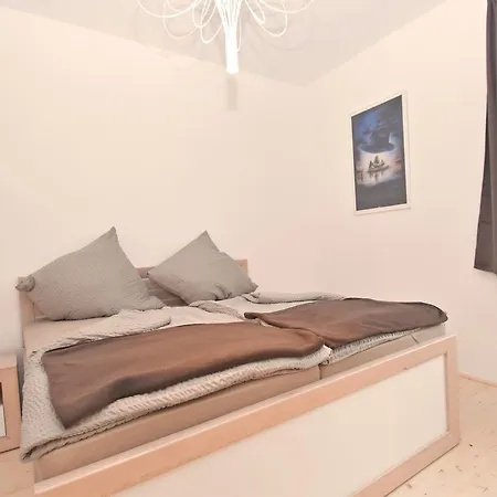 Adorable Aparment In With Parking Апартаменты *