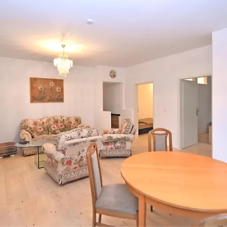 Апартаменты Adorable Aparment In With Parking Вильдеманн