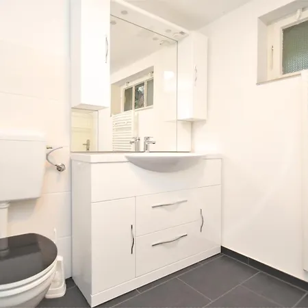 Adorable Aparment In With Parking Апартаменты